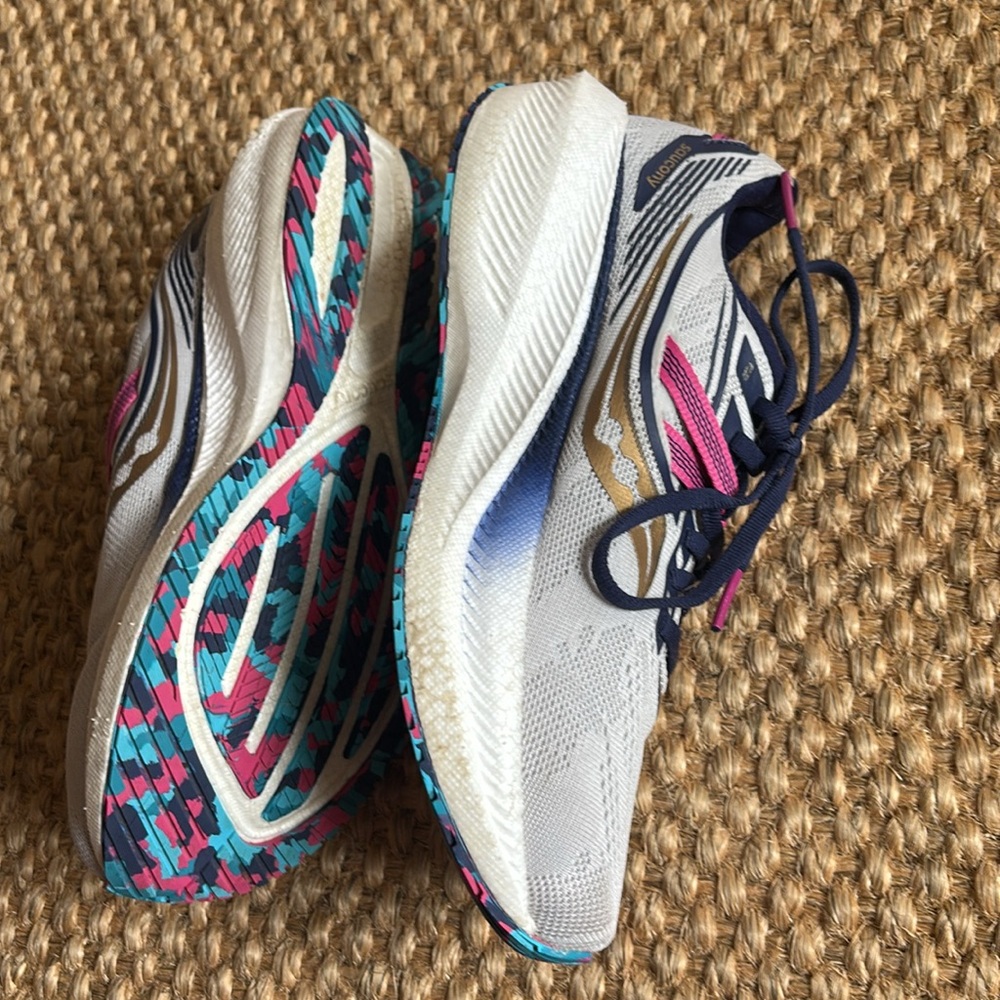 Saucony Women's Size 8 Running Shoes - Picture 6 of 9